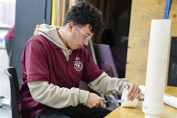 ENGINEERING RELATED TECHNOLOGY students working in lab